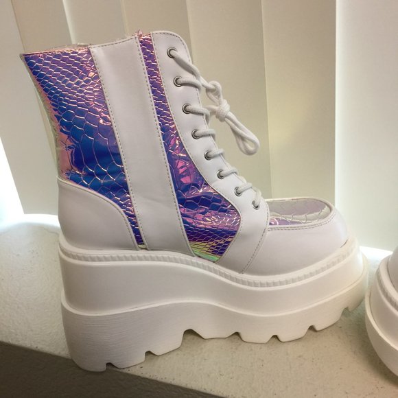 PRE LOVED Cape Robbin -Liquid Love Platforms Boots WHT/9- SH218 - Picture 8 of 10